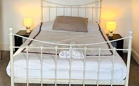 Spacious Ensuite Room With Charming Bay Window